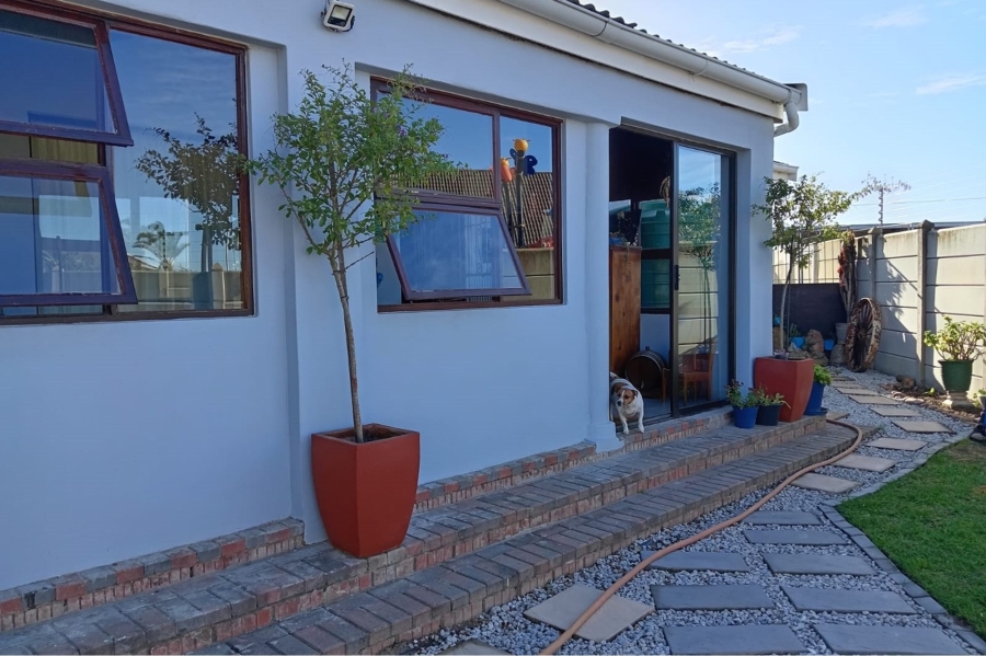 3 Bedroom Property for Sale in Wavecrest Eastern Cape